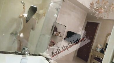 大长假每天趴窗偷窥隔壁家的媳妇洗澡光着身子晃悠 (4)